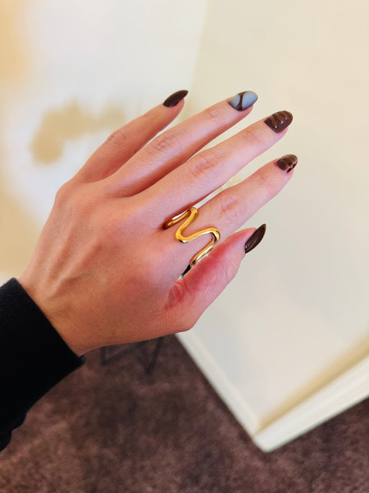 Curvy Ring